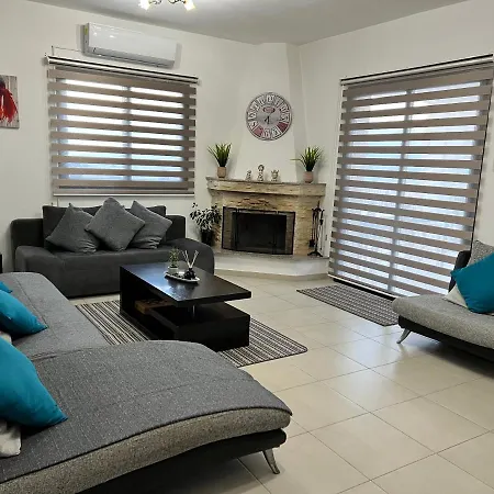 Vakantiehuis Valentine's House Theletra